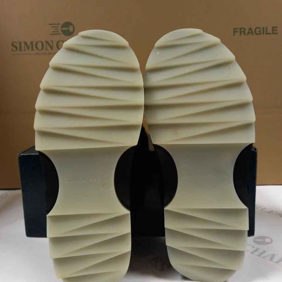 EMU AUSTRALIA JOLIE SUEDE SLIPER SIZE 5