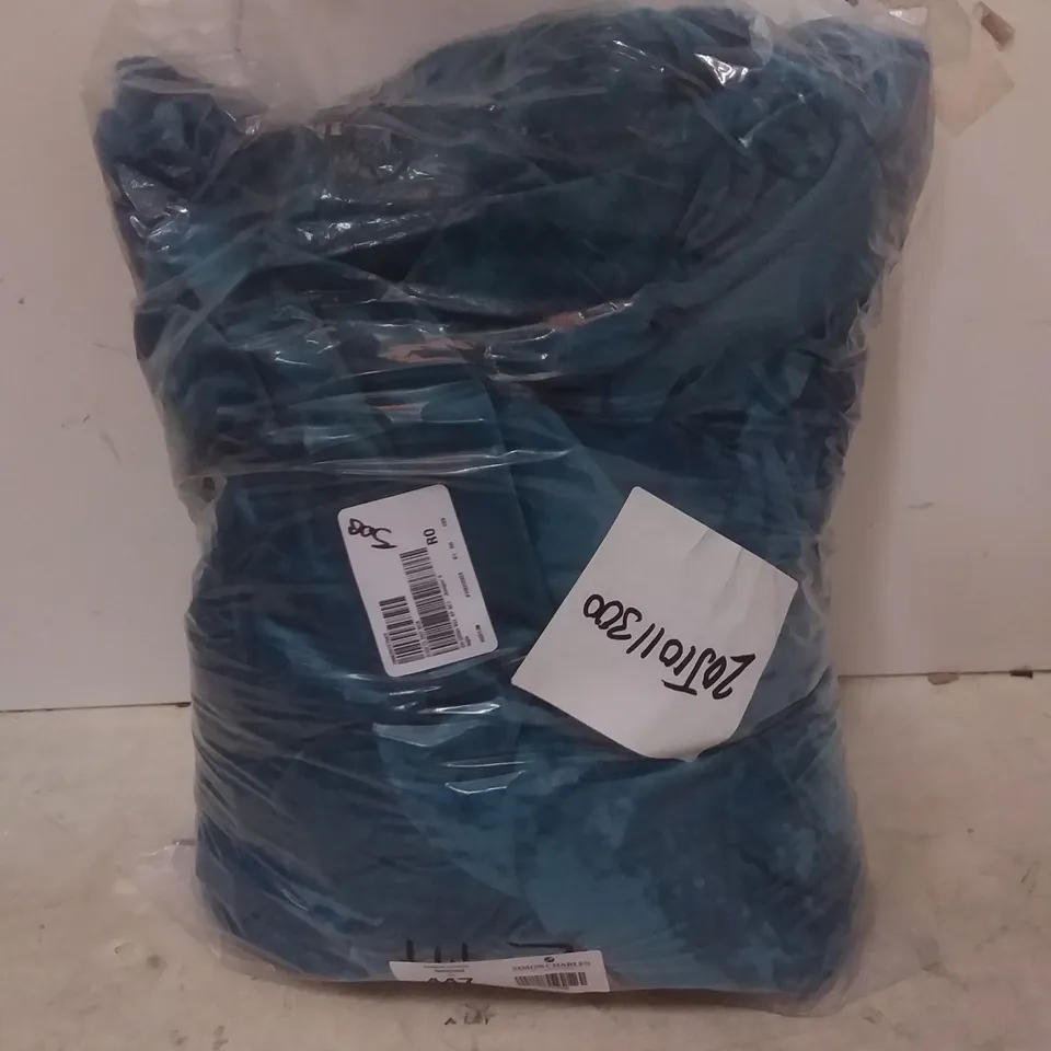 TURQUOISE VELVET THROW