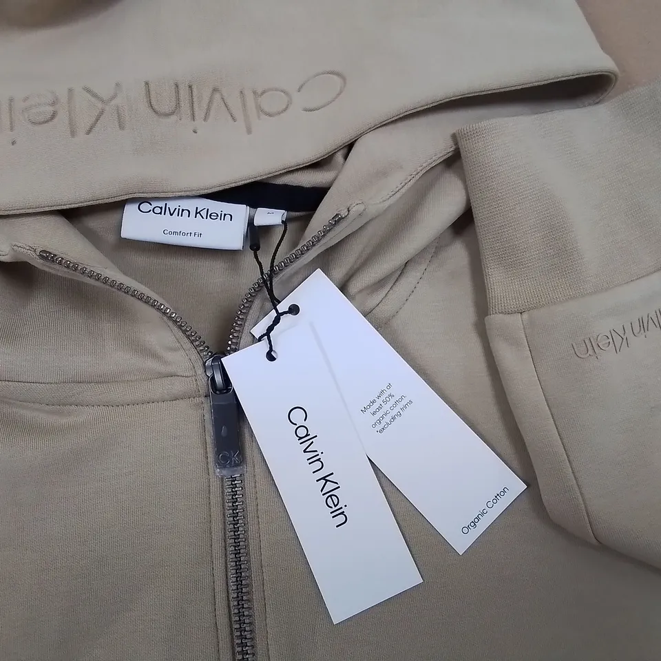 CALVIN KLEIN COMFORT FIT HALF ZIP HOODIE IN CREAM - M
