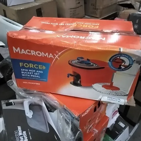 BOXED MACROMAX FORCED SPIN MOP INCLUDES BUCKET AND SET PEDAL 