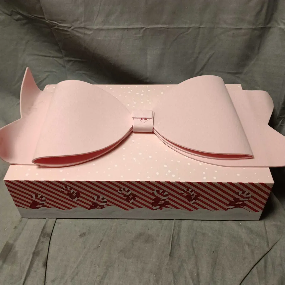 PLOUISE 8 ITEM GIFT SET TO INCLUDE MIXED FRUIT SOAP, MAKE UP MELTING MIST ETC