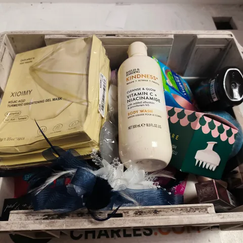 APPROXIMATELY 15 ASSORTED HEALTH & BEAUTY PRODUCTS