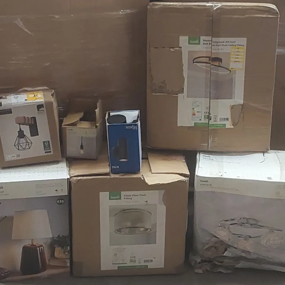 PALLET CONTAINING A VERY LARGE QUANTITY OF ASSORTED DESIGNER LIGHTING PRODUCTS INCLUDING: CEILING LIGHTS, TABLE LAMP, WALL LIGHT ECT