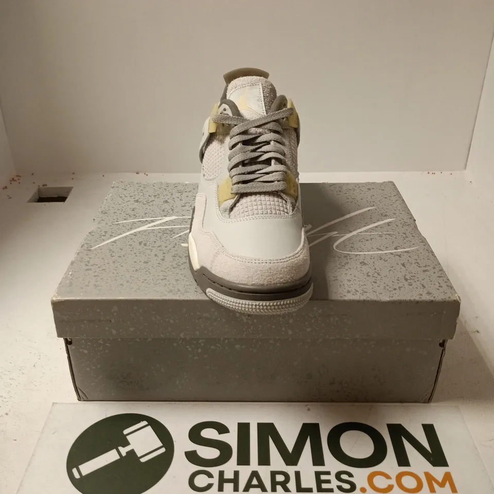 BOXED PAIR OF NIKE AIR JORDAN 4 RETRO SE TRAINERS IN WHITE/VANILLA - UK 10
