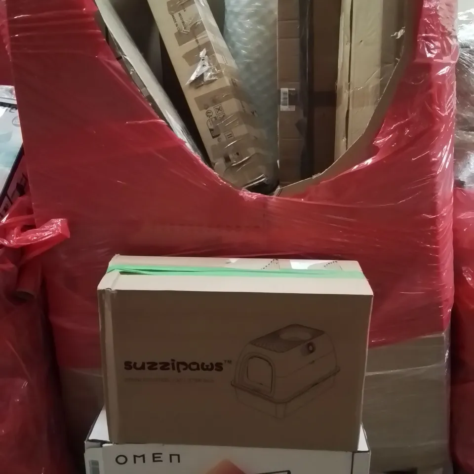 PALLET CONTAINING VARIOUS ASSORTED BOXED HOUSEHOLD ITEMS TO INCLUDE: LARGE HOLLYWOOD MAKEUP MIRROR, CAT LITTER TRAYS, PC MONITOR, ROLLED MATTRESS AND LOTS MORE UNMARKED BOXED ITEMS 