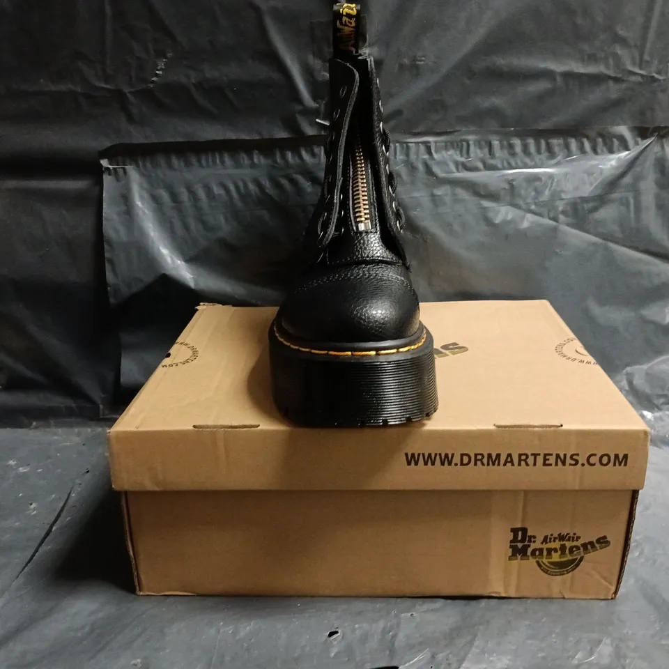 BOXED PAIR OF DR MARTENS ANKLE BOOTS IN BLACK SIZE UK 5.5