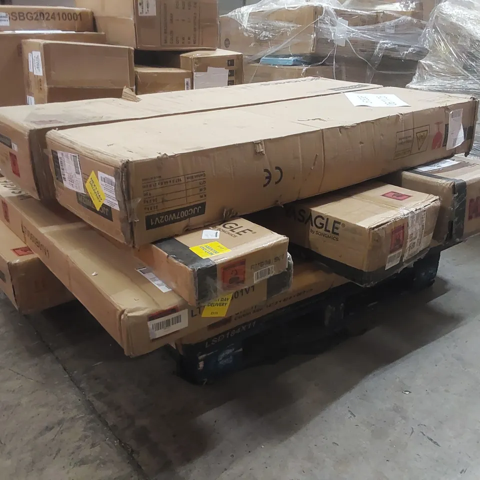 PALLET CONTAINING A LARGE ASSORTMENT OF FURNITURE ITEMS INCLUDING: JEWELRY CABINET, METAL BED FRAME ECT