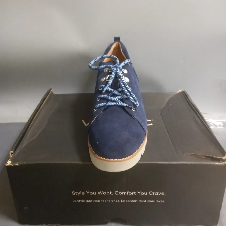 VIONIC SUEDE LOAFERS BLUE SIZE 9