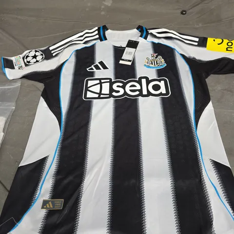 NEWCASTLE UNITED HOME JERSEY SIZE L