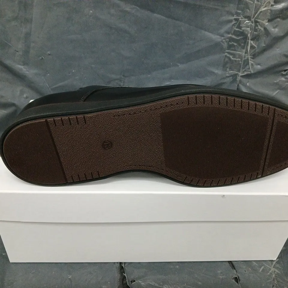 BOXED PAIR OF RUSSELL AND BROMLEY CHESNEY SHOES - UK SIZE 43
