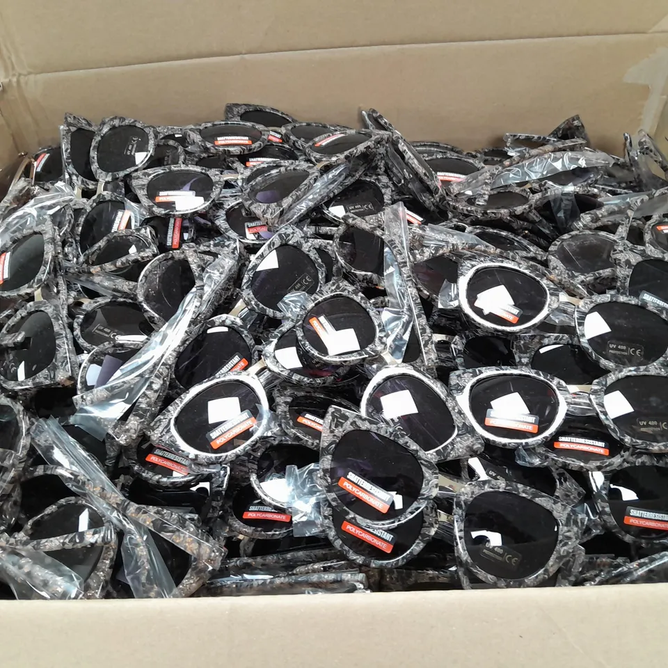 LARGE QUANTITY OF ASSORTED LADIES SUNGLASSES