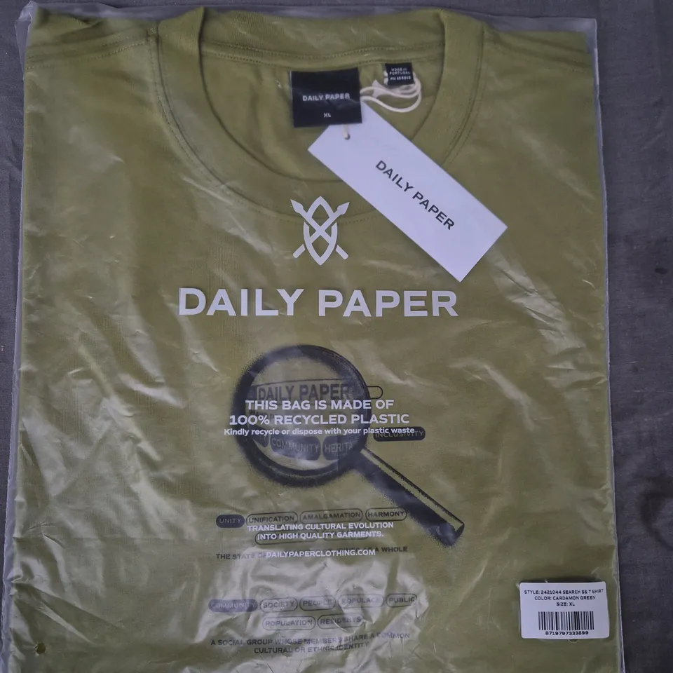 DAILY PAPER CREW NECK SEARCH SHORT SLEEVE T-SHIRT IN CARDAMOM GREEN SIZE XL