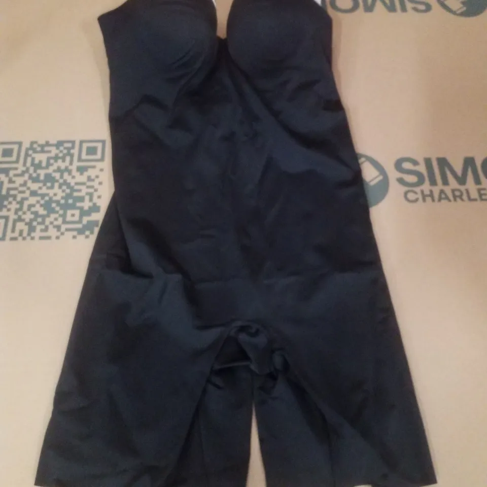 BOX CONTAINING APPROXIMATELY 6 BRAND NEW MAGISCULPT BLACK BODYSUITS - SIZE 42B