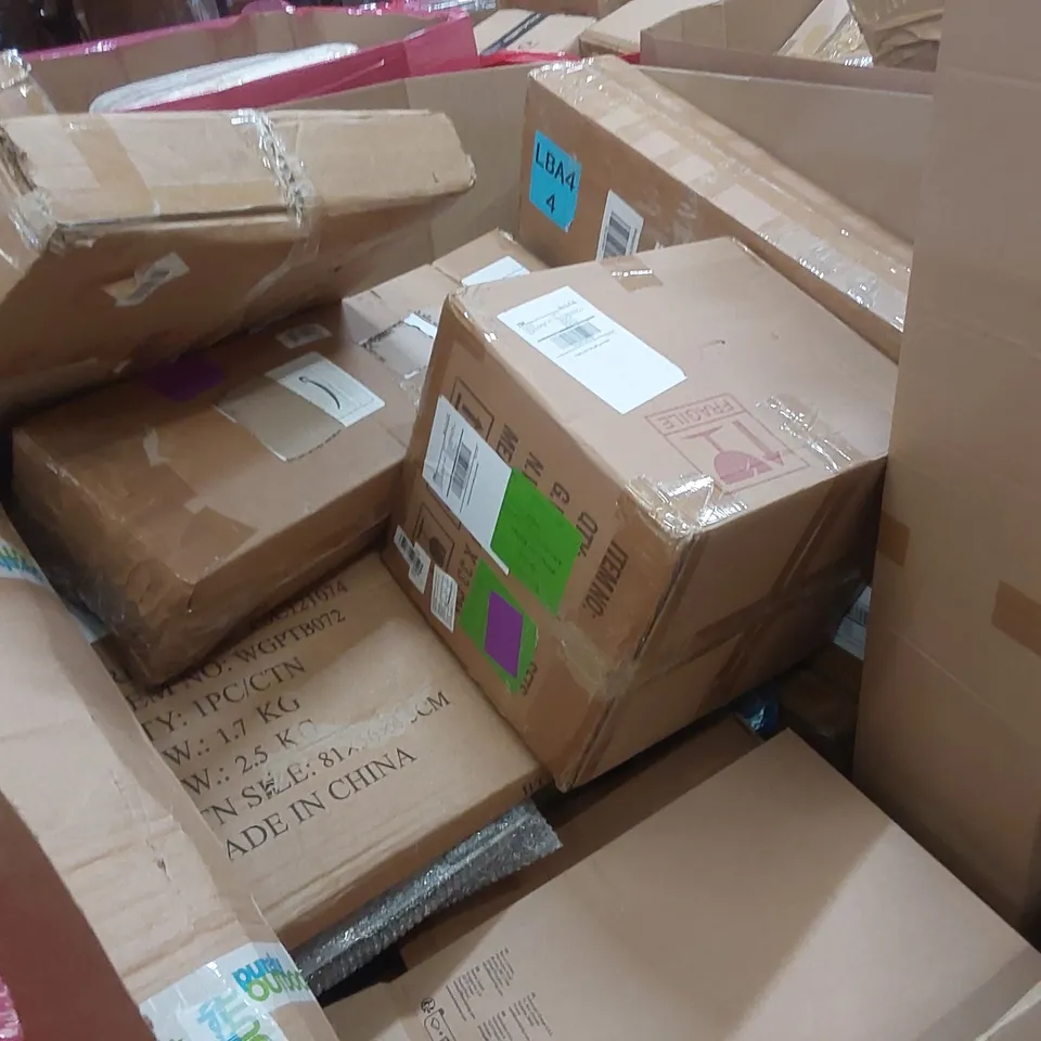 PALLET OF ASSORTED ITEMS INCLUDING: CAMPING TENT, CAMPING DOME TENT, ORES, TA-DA 2 IN 1 WALKING STICK/CAMPING CHAIR ECT