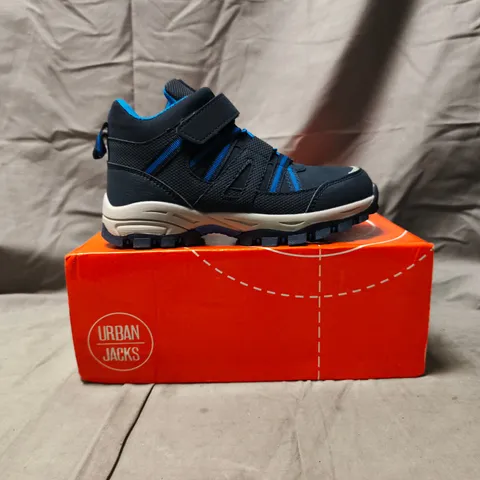 BOXED PAIR OF URBAN JACKS KIDS SHOES IN NAVY/COBALT SIZE 12