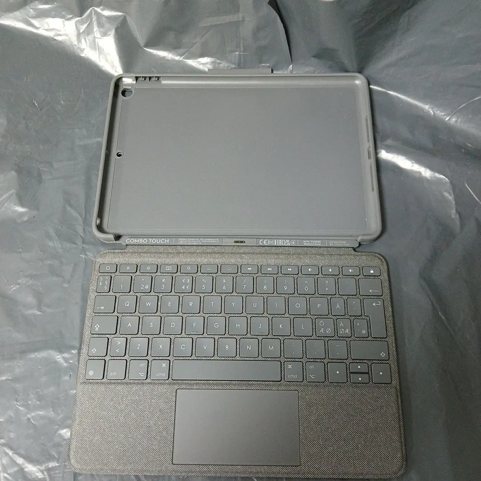 LOGITECH COMBO TOUCH KEYBOARD CASE FOR IPAD
