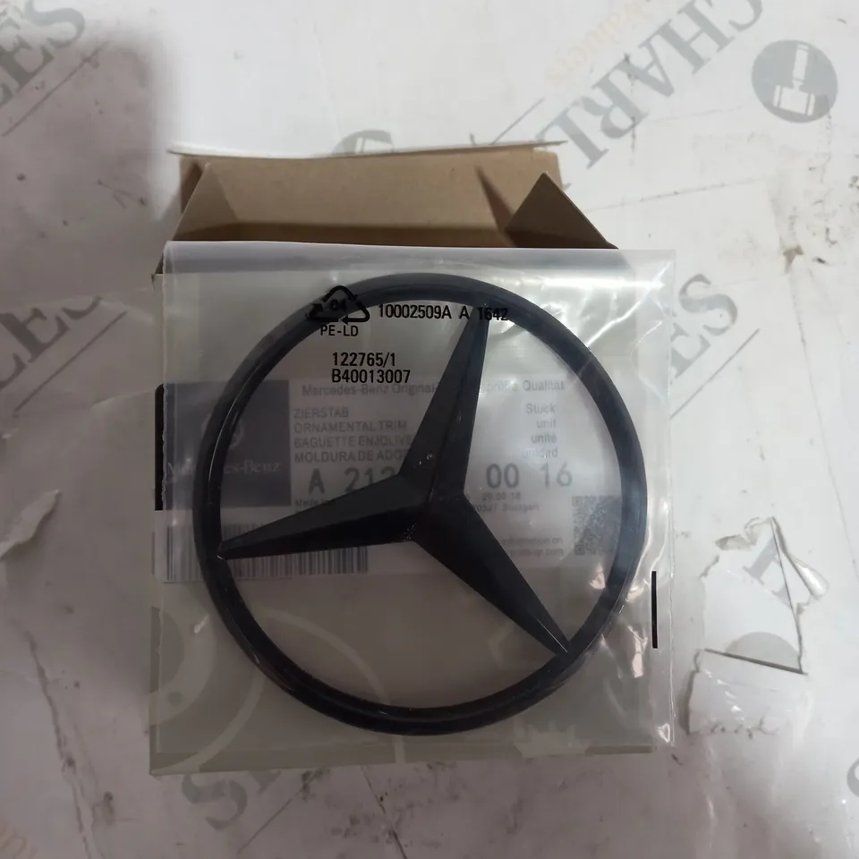 MERCEDES-BENZ ORIGINAL - TEILE GLOSS BLACK EMBLEM STAR BADGE FOR MERCEDES GLC SUV 