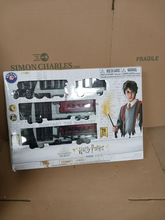 Lot 1697: BOXED HOGWARTS EXPRESS MOVING TRAIN SET RRP £59.99 - 4955008 ...