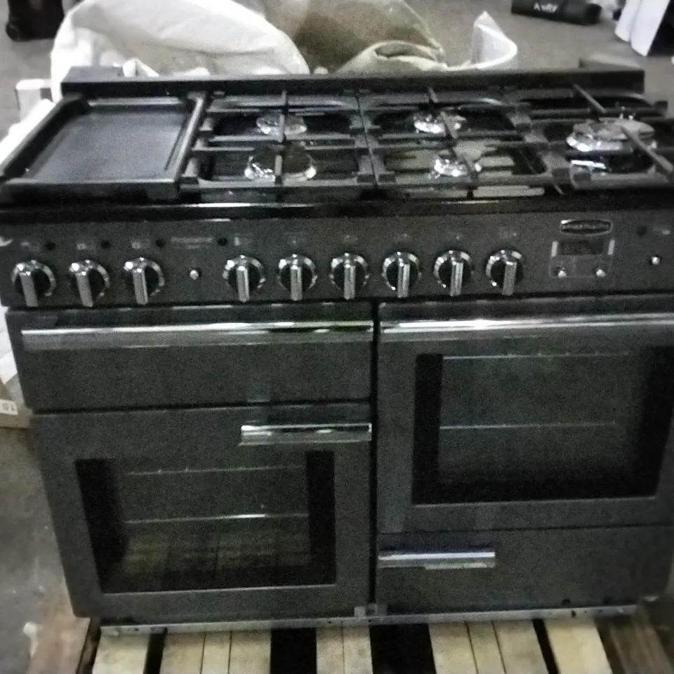 RANGEMASTER PROFESSIONAL DELUXE COOKER