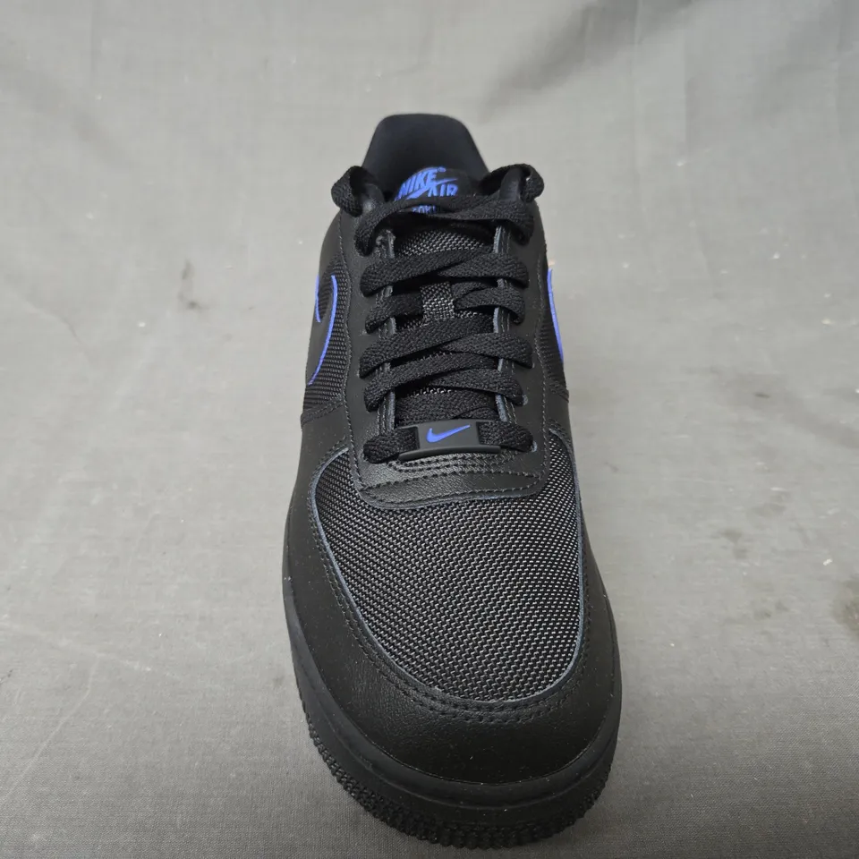 BOXED PAIR OF NIKE AIR FORCE 1 '07 SHOES IN BLACK/BLUE UK SIZE 6