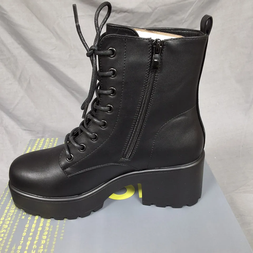 BOXED KOI GIN PLATFORM MILITARY BOOTS IN BLACK - UK 6