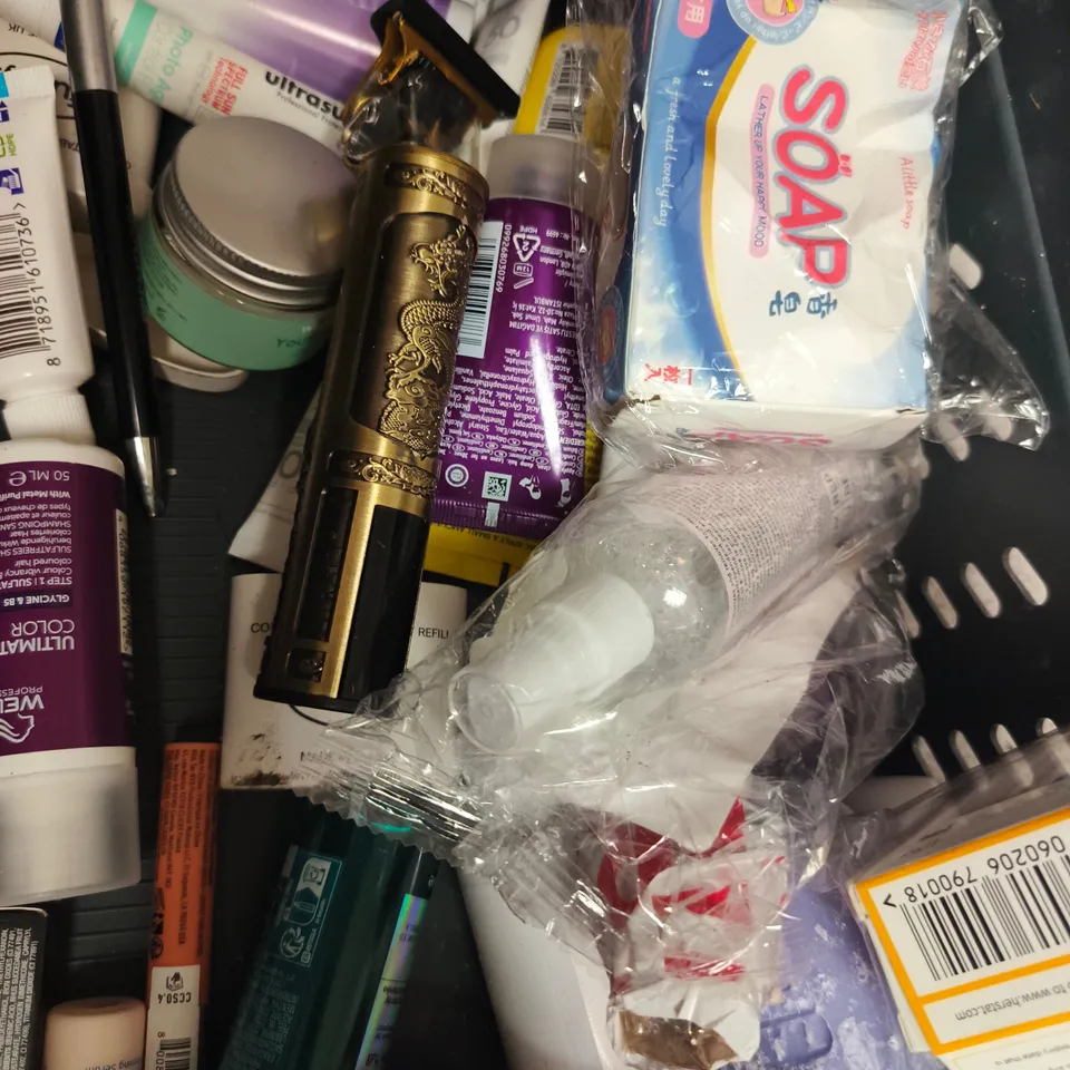 APPROX 12 ASSORTED BEAUTY PRODUCTS TO INCLUDE LIZ EARLE CLEANSER, SHEGLAM FOUNDATION, RADOX SHOWER GEL, ETC 
