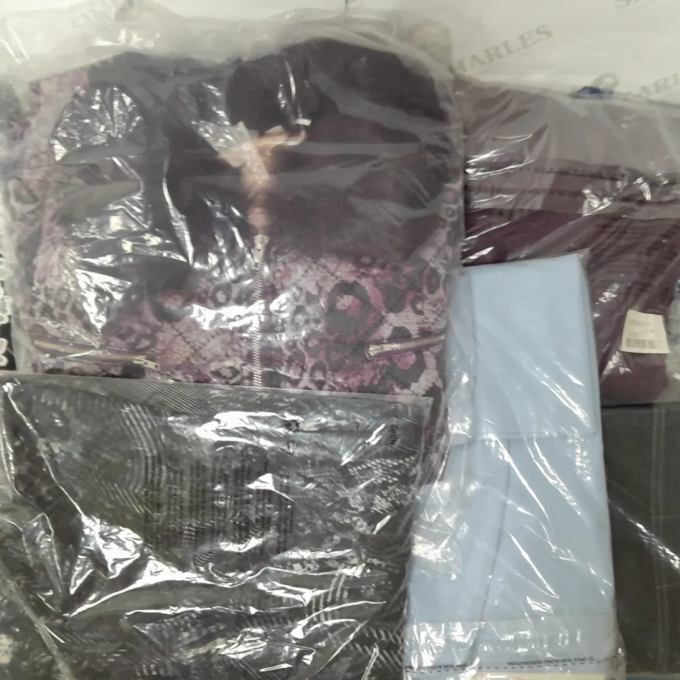LOT OF APPROX 16 CLOTHING ITEMS IN VARIOUS BRANDS, STYLES, COLOURS AND SIZES