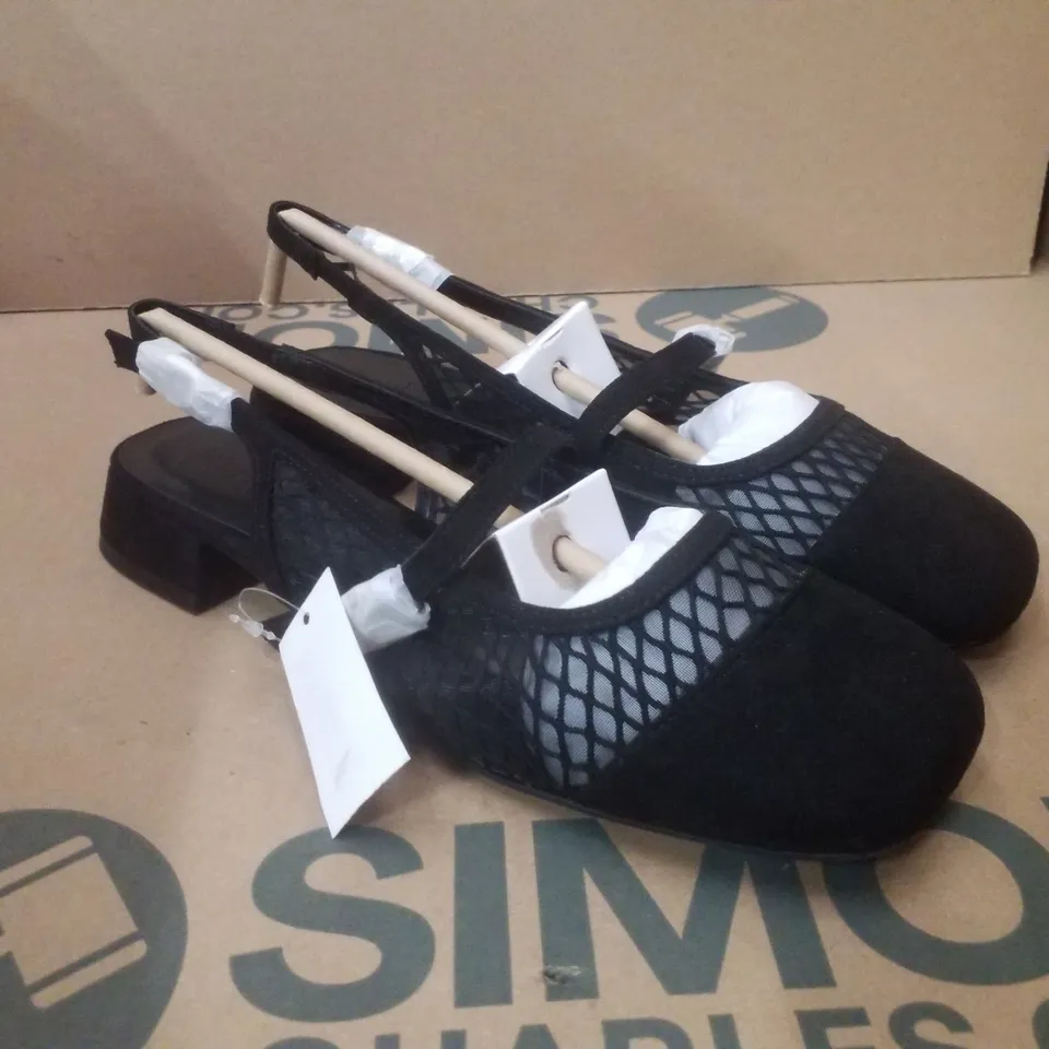 BOX CONTAINING APPROXIMATELY 9 PAIRS OF BRAND NEW SIMPLY BE BLACK JUPITER WIDE MESH SLINGBACK FLATS - SIZE 7
