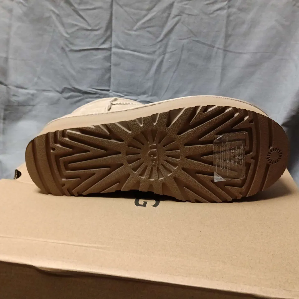 UGG CLASSIC SHORT ANKLE BOOTS – SAND WOMEN'S UK SIZE 8