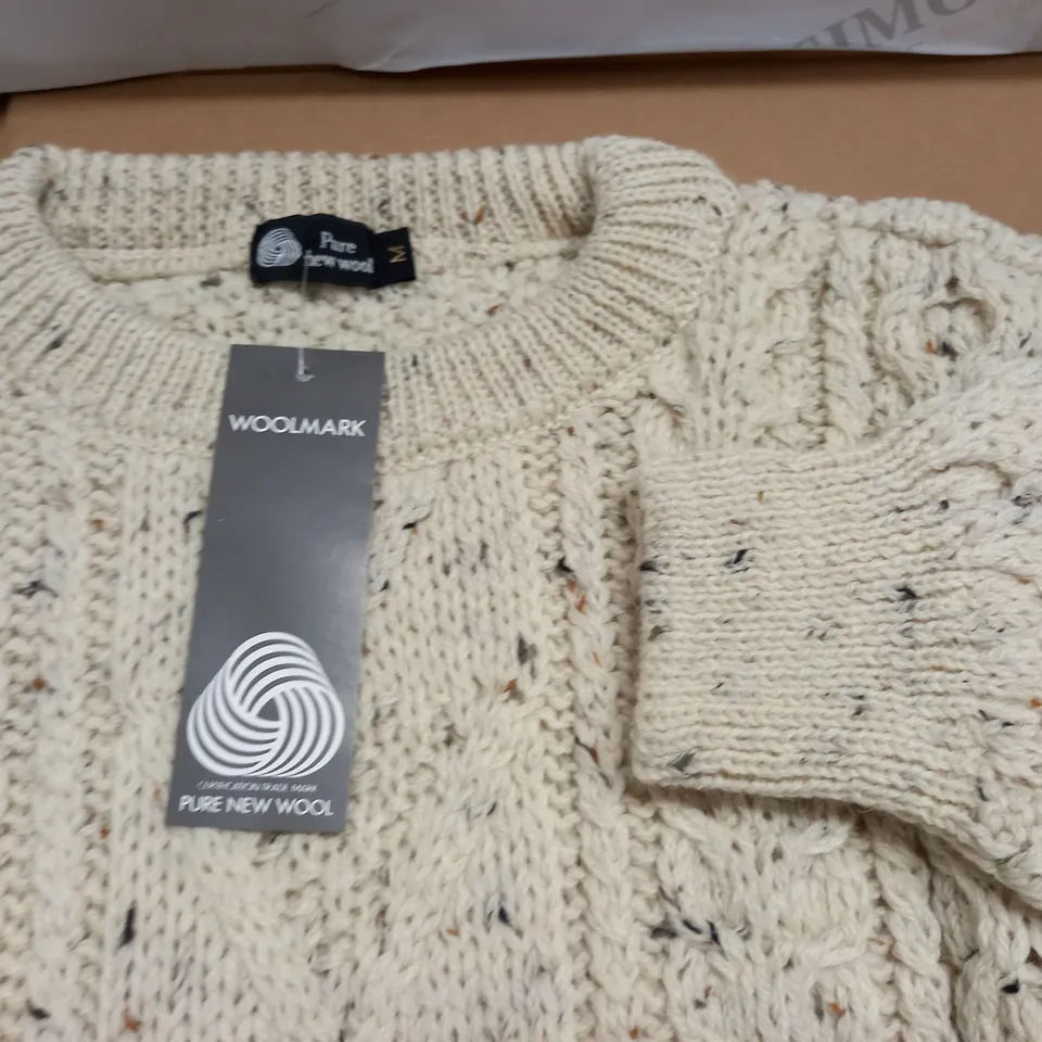 LOT OF 10 AS NEW PURE NEW WOOL JUMPERS - M