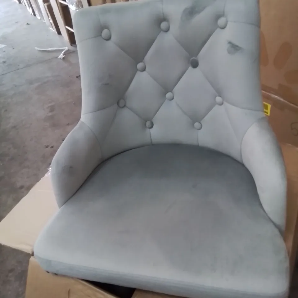 BOXED PAIR OF LIGHT GREY BUTTON BACK VELVET UPHOLSTERED BAR STOOL/SIDE CHAIRS 