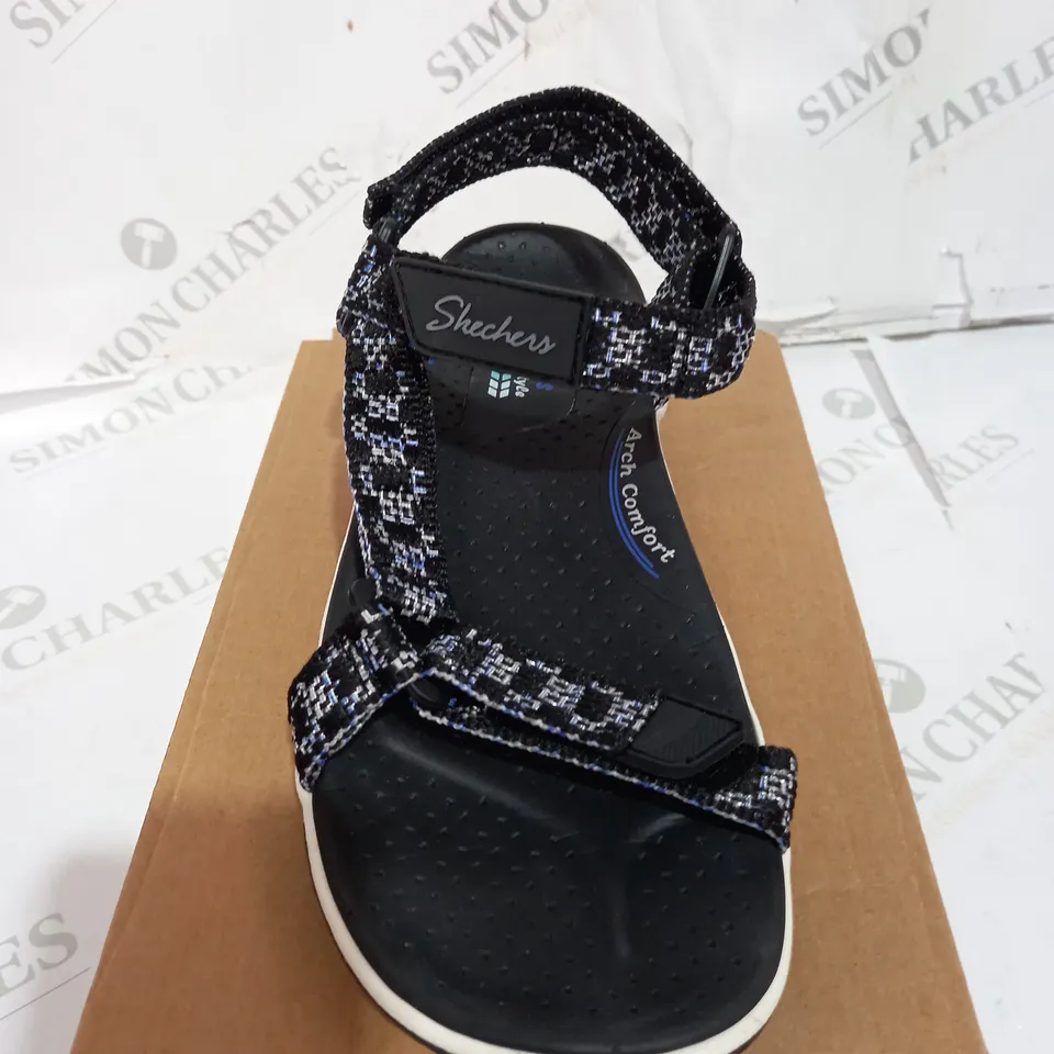 SKECHERS BLACK STRAPPED SANDALS SIZE 6