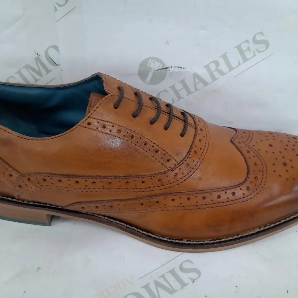 PAIR OF OSWIN HYDE HEELED LACE UP SHOES IN CHESTNUT - SIZE 10