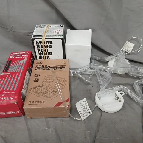 APPROXIMATELY 15 ASSORTED HOUSEHOLD ITEMS TO INCLUDE WINDOW LIGHTS, CHISEL SET AND RATCHET TOOL SET