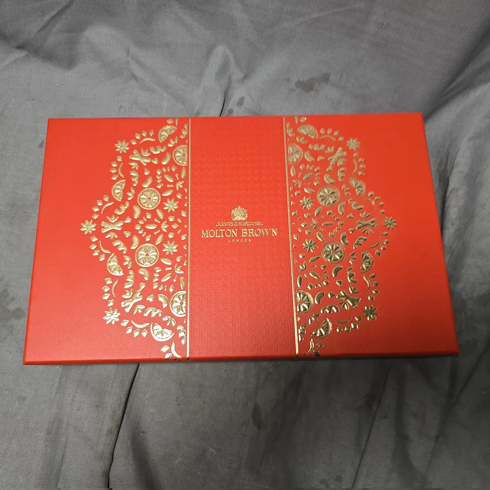 BOXED MOLTON BROWN 10 PC BATH & SHOWER GEL SET