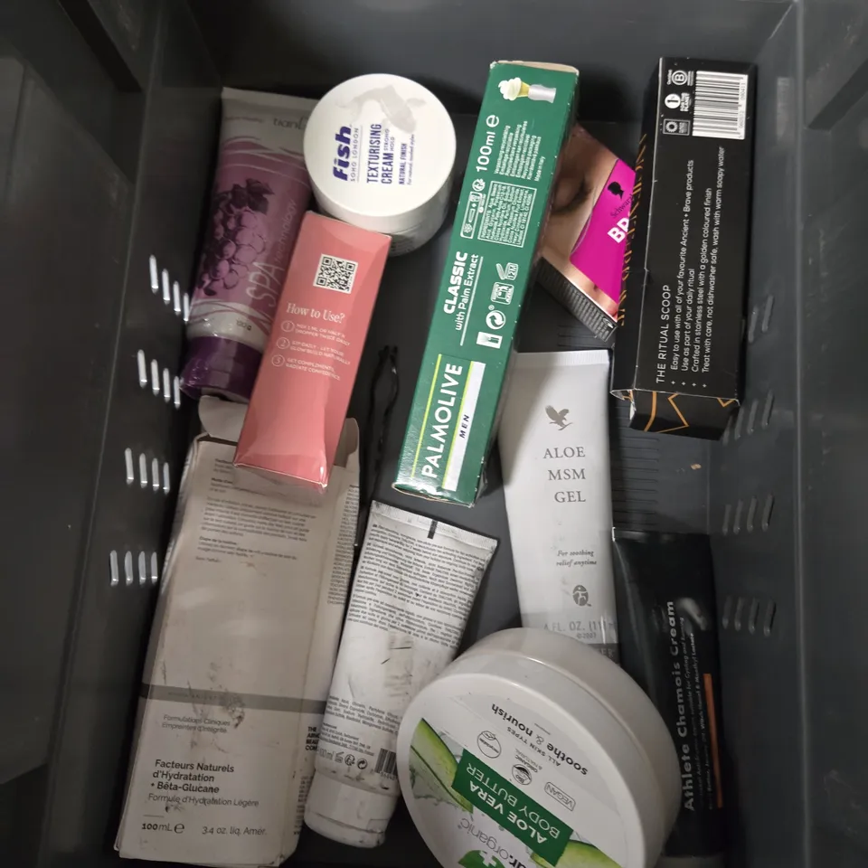 APPROXIMATEY 20 ASSORTED HEALTH AND BEAUTY PRODUCTS TO INCLUDE - HYPHA FACE SERUM - GLOVED CEDARWOOD HANDWASH - YEUJO KOREA RICE TONER - ETC