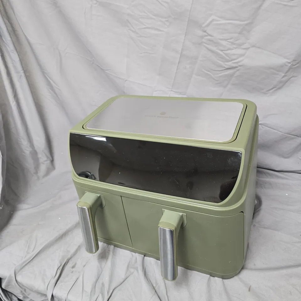 OLIVE GREEN RETRO COUNTERTOP APPLIANCE WITH DUAL FRONT HANDLES – MODEL SFP701UKQ COOK'S ESSENTIALS MULTIFUNCTIONAL AIRFRYER OVEN