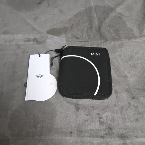 MINI WALLET OUTLINE PRINT IN BLACK/WHITE ONE SIZE