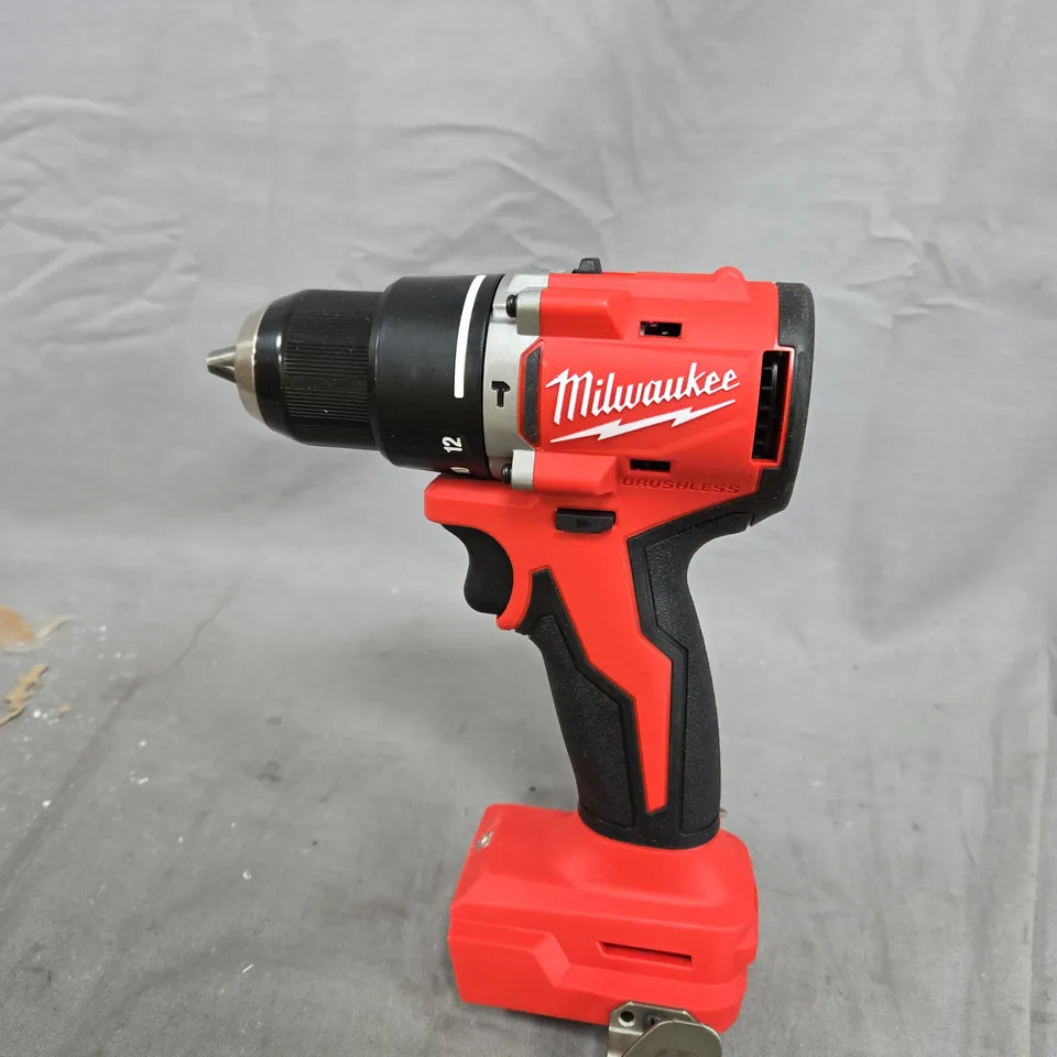 MILWAUKEE CORDLESS DRILL/DRIVER (12V) 
