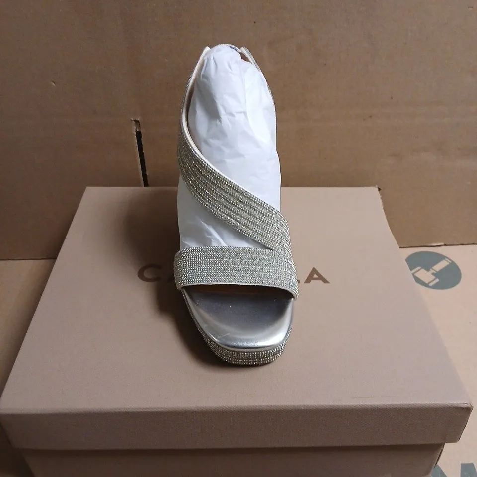 BOXED PAIR OF CARVELA GALA WEDGE JEWEL SANDALS – WOMEN'S SILVER, UK 4