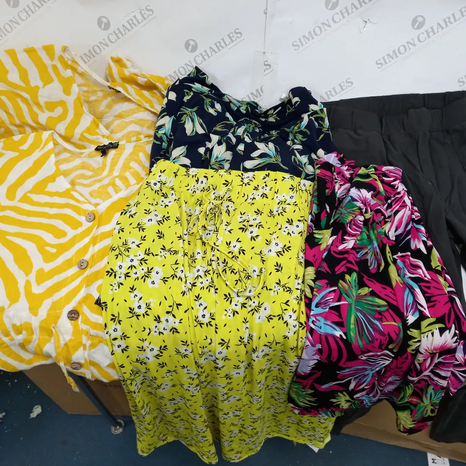 LOT OF APPROXIMATELY 30 ASSORTED CLOTHING ITEMS TO INCLUDE KIM & CO SKIRTS AND PHASE EIGHT DRESSES
