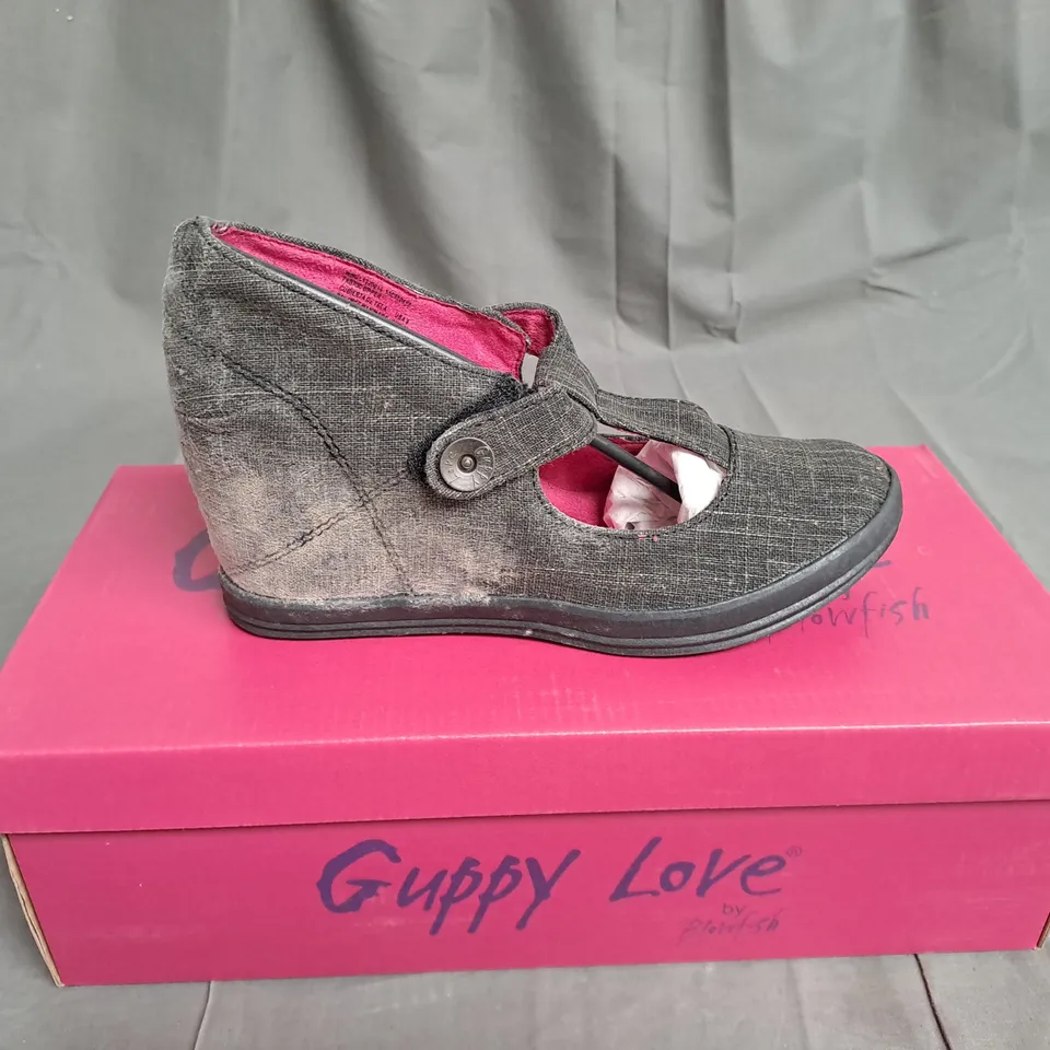 BOX OF APPROXIMATELY 10 PAIRS OF BLACK GUPPY LOVE WEDGE SHOES IN VARIOUS SIZES 