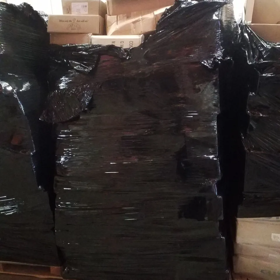 PALLET CONTAINING LARGE QUANTITY OF ASSORTED GREETINGS CARDS