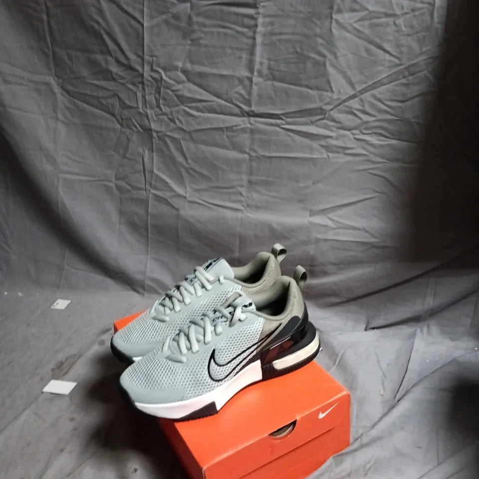 NIKE AIR MAX ALPHA TRAINER 6 SHOES – LIGHT SILVER/ANTHRACITE, UK 6 (US 7) MEN