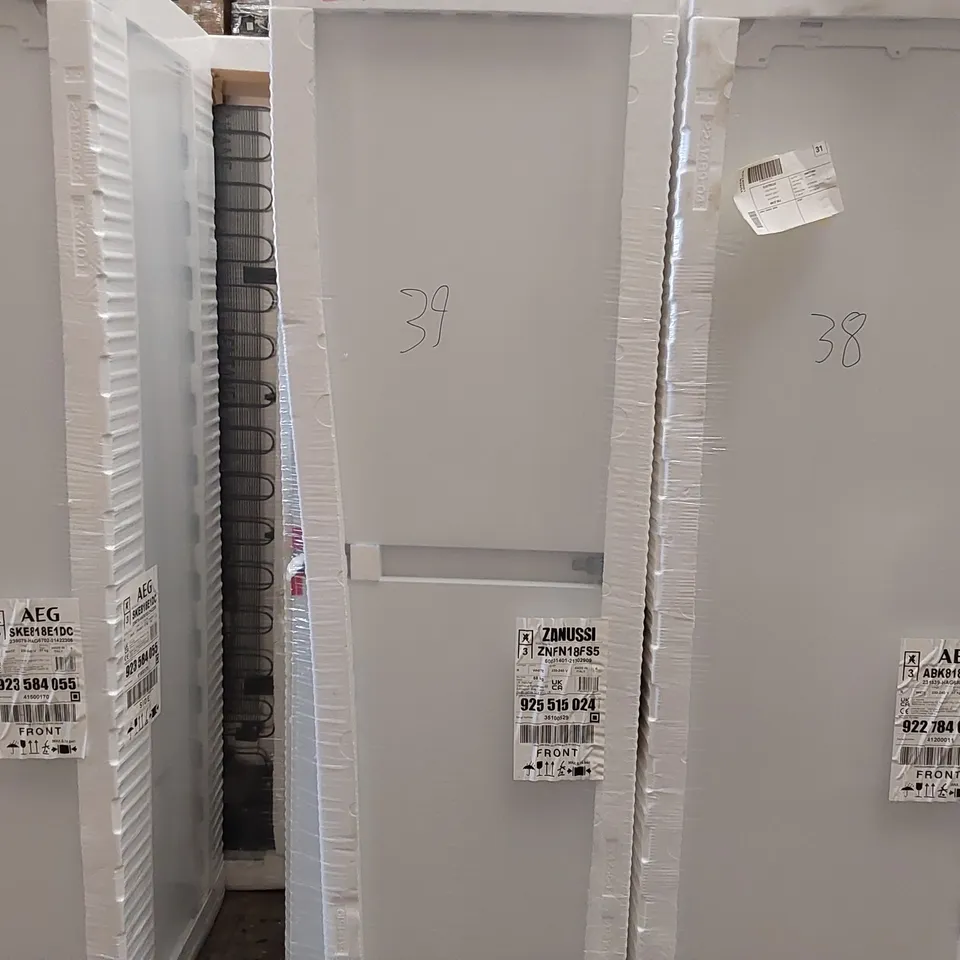 ZANUSSI INTEGRATED 50/50 FRIDGE FREEZER 267L Model ZNFN18FS5 RRP £542
