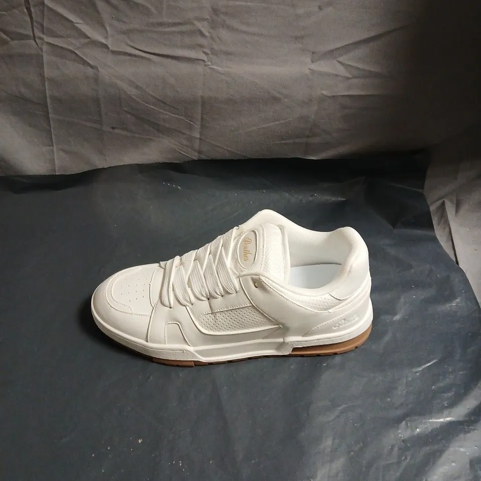 CONZURI WHITE LEATHER SNEAKERS – UK 9.5