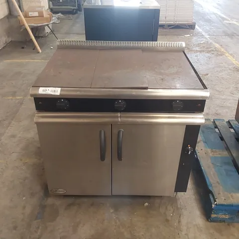 MOORWOOD MANITOWOC VULCAN ELECTRIC 900 RANGE COOKER WITH HOTPLATE TOP