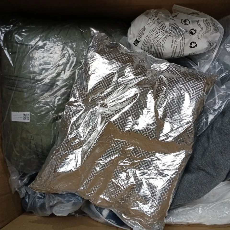 APPROXIMATELY 35 ASSORTED CLOTHING ITEMS IN VARIOUS SIZES, STYLES & COLOURS TO INCLUDE COAT, TOPS, SWEATER, ETC - COLLECTION ONLY