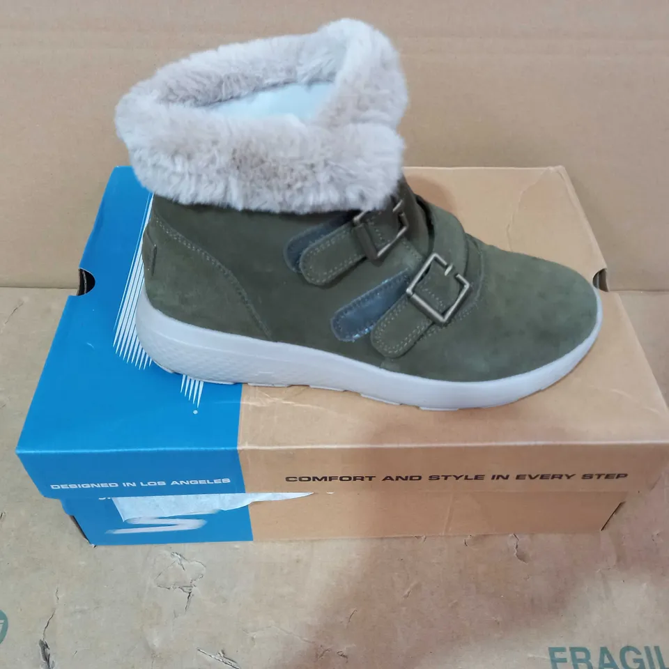 BOXED PAIR OF SKECHERS - SIZE 5