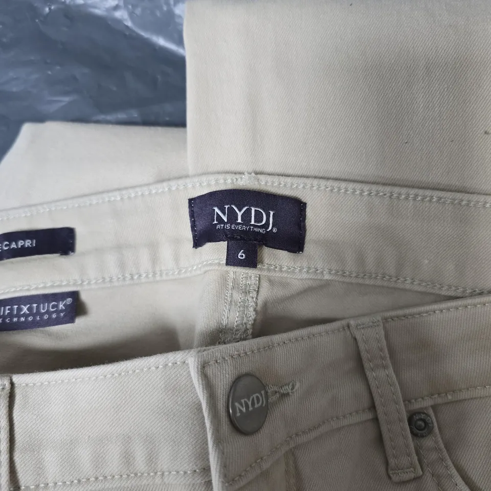 NYDJ CHLOE CAPRI KHAKI TROUSERS – SIZE 6